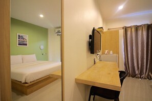 Chambre Standard | Bureau, rideaux occultants, Wi-Fi gratuit, draps fournis