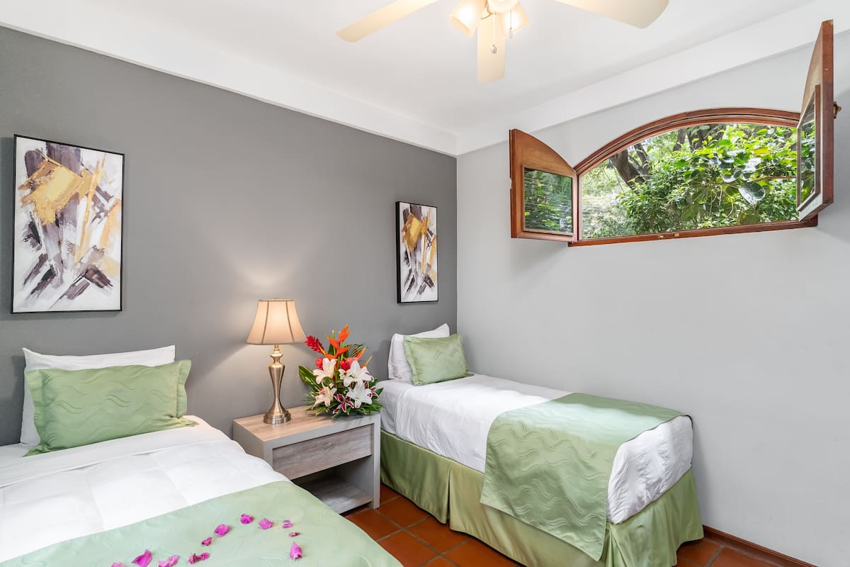 Standard Room | 1 phòng ngủ, bộ đồ giường cao cấp, chăn bông, nệm có lớp đệm bông 