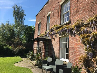 Grado II: casa de campo catalogada en el borde de Cotswolds en el hermoso norte de Nibley