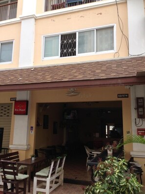 3 restaurants, breakfast, lunch served; Eastern European cuisine  - Concordia Guesthouse (Pattaya)