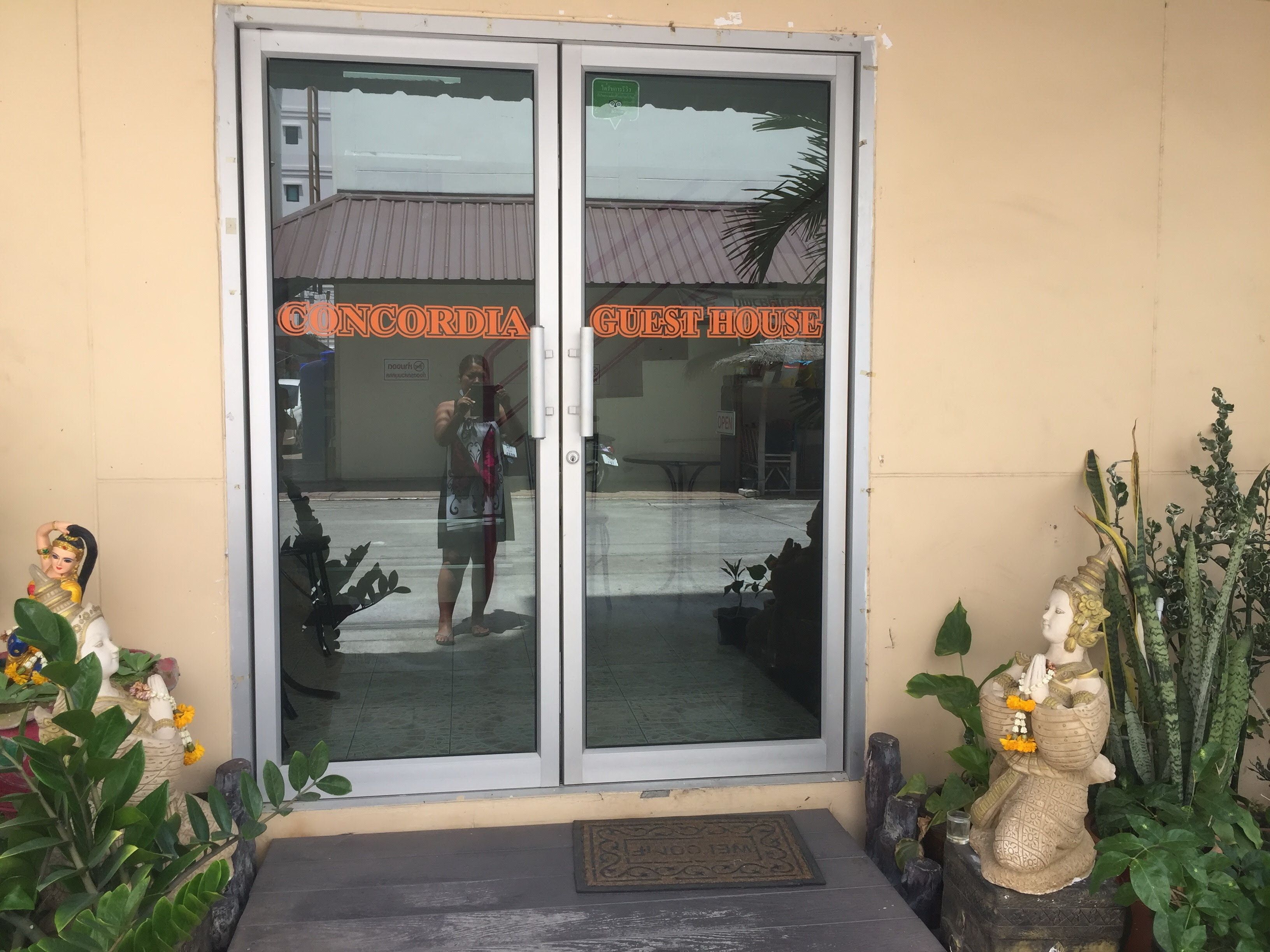 ฝ่ายต้อนรับ