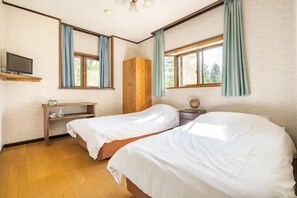 Twin Room (Corner) | Wi-fi percuma, cadar katil 
