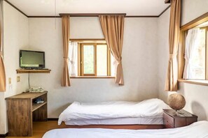 Family Quadruple Room, Mountain View, Mountainside (Family/Quad) | Wi-fi percuma, cadar katil 