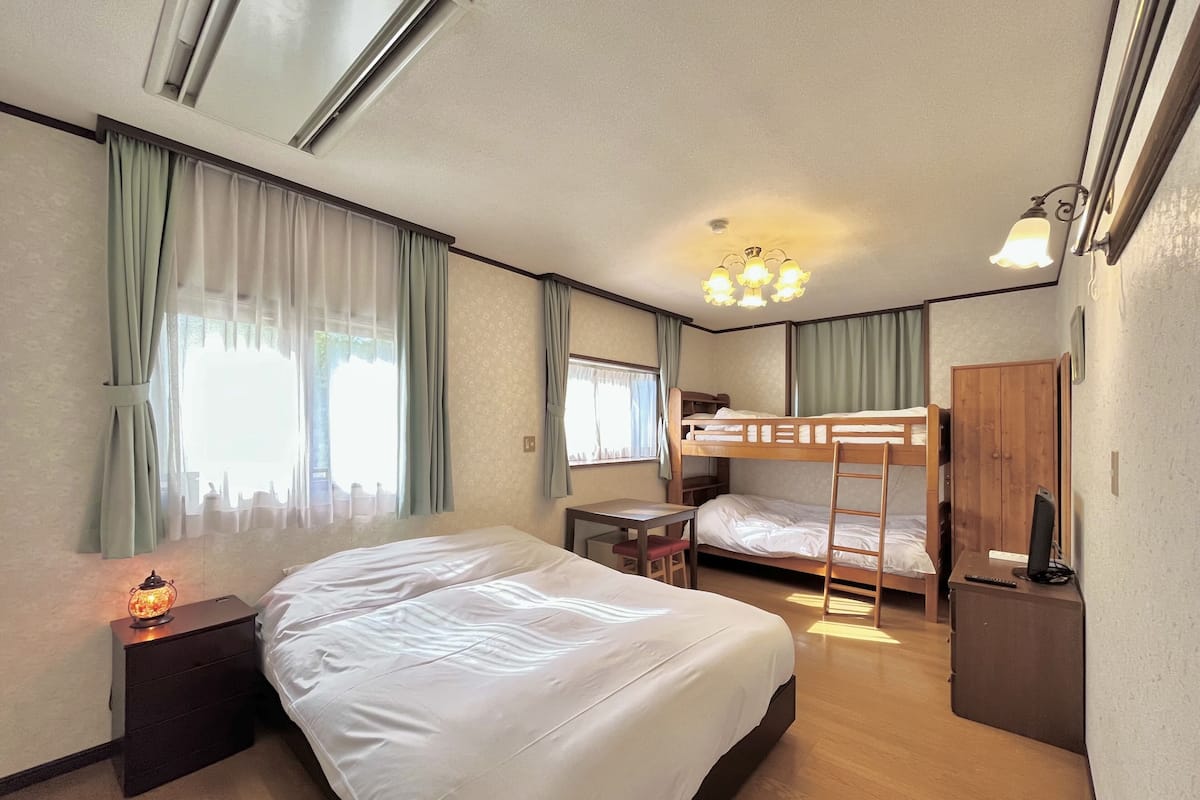Family/Quad Room with Mountain View