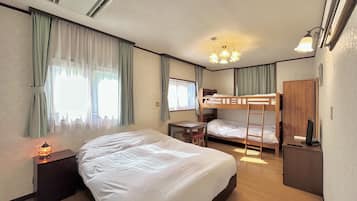 Family/Quad Room with Mountain View | Free WiFi, bed sheets