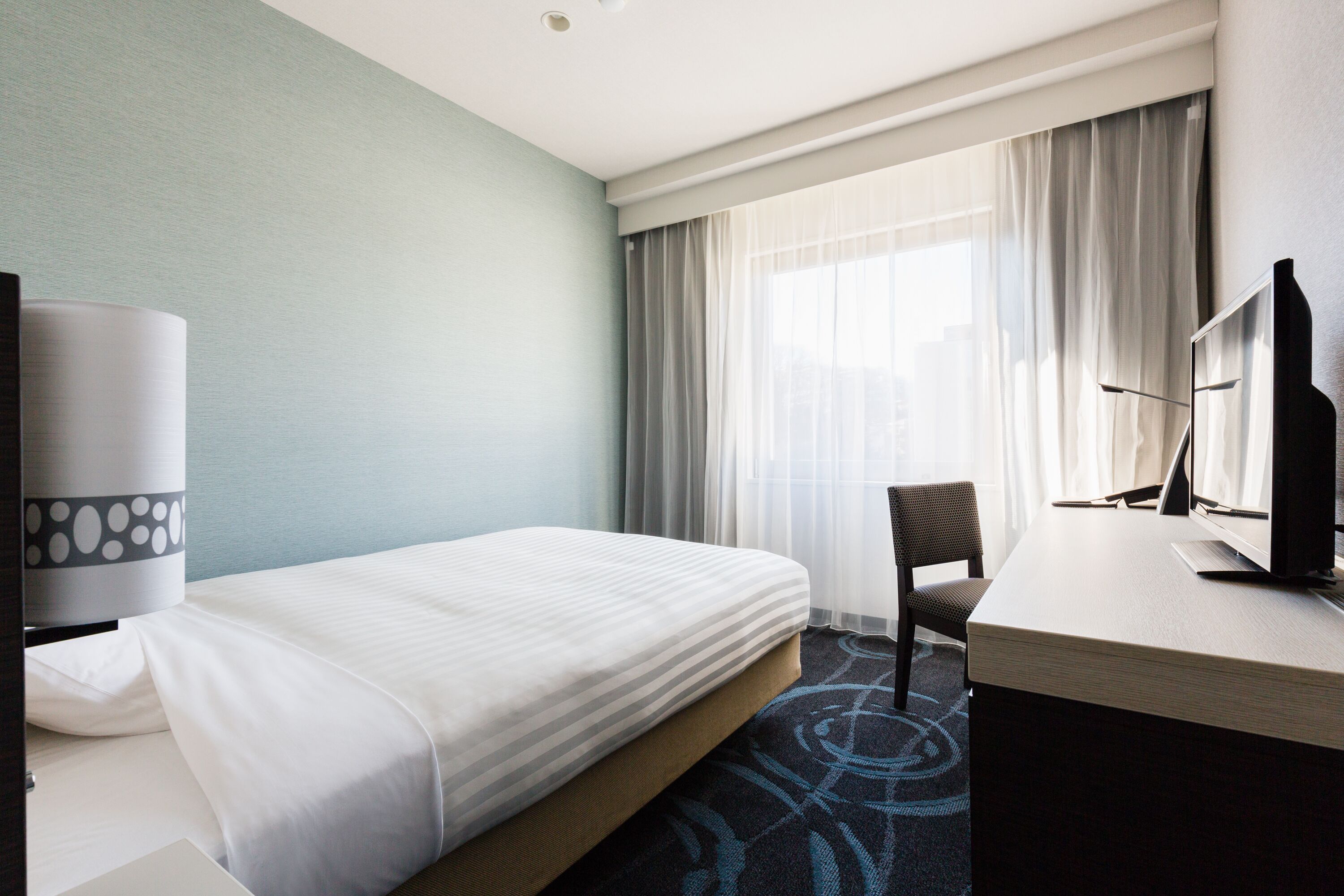 desk, iron/ironing board, free wifi