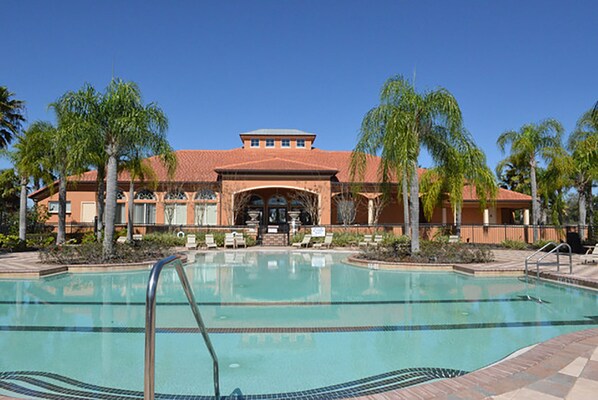 Outdoor pool, pool loungers