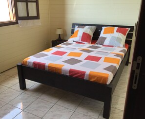 3 bedrooms, iron/ironing board, WiFi, bed sheets