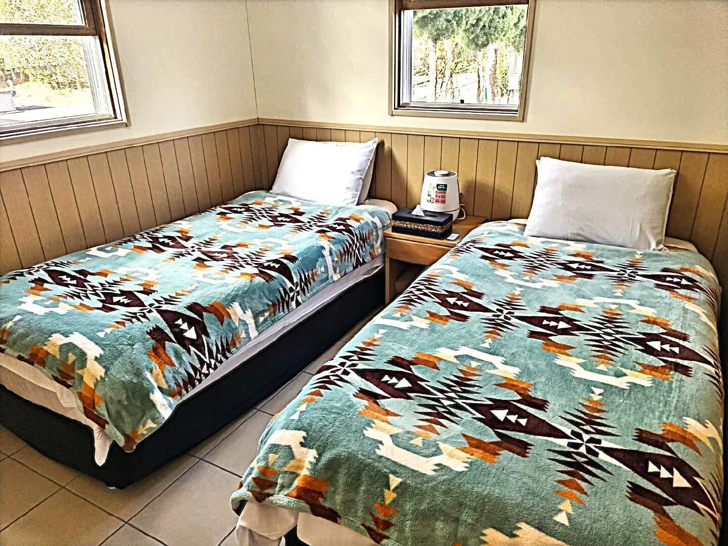 Desk, soundproofing, free WiFi, bed sheets