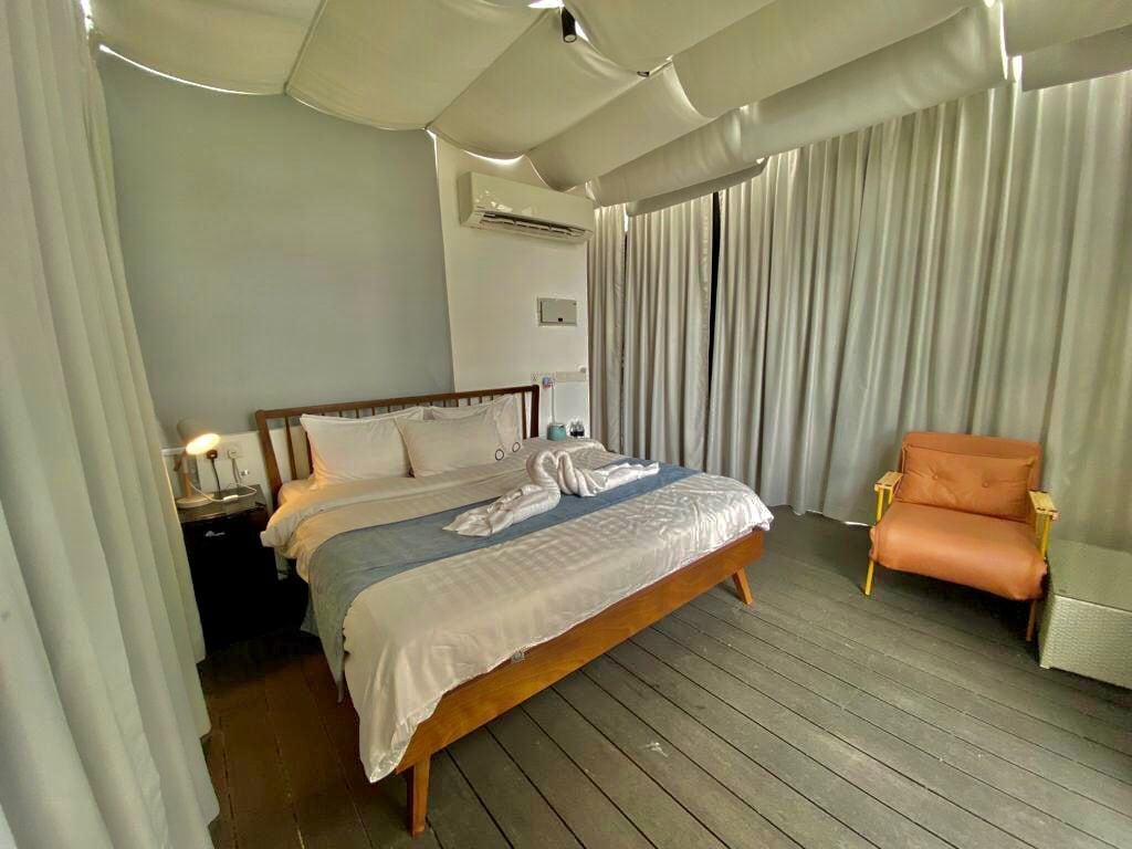 beach front suite | 1 bedroom, in-room safe, blackout curtains, soundproofing