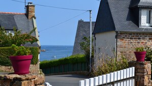 A coastal property with stone walls, a white fence, and potted plants. - Sea view, comfortable house in Loguivy-de-la-Mer, near Paimpol  (Ploubazlanec)