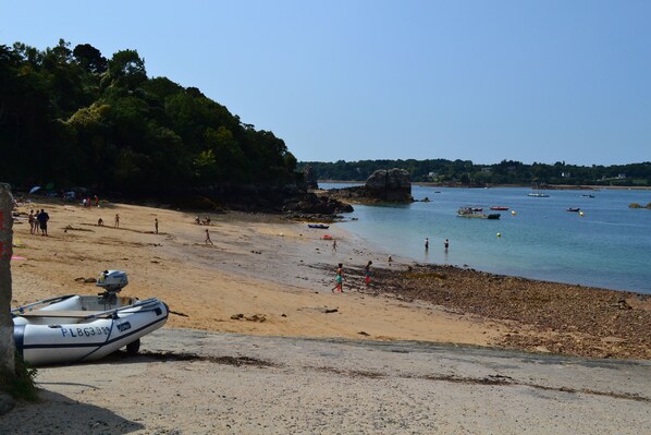 Plage à proximité, chaises longues