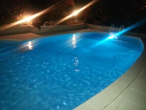 Piscina all'aperto, una piscina riscaldata