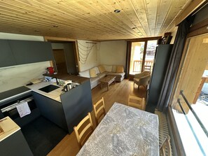 Interior - 3 comfortable and bright rooms, beautiful view of Solaise and the Daille (Val-D'isère)