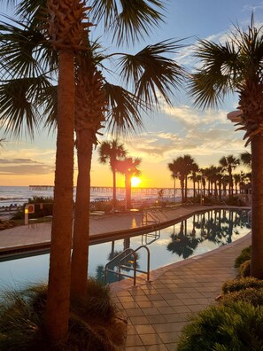 Een verwarmd zwembad