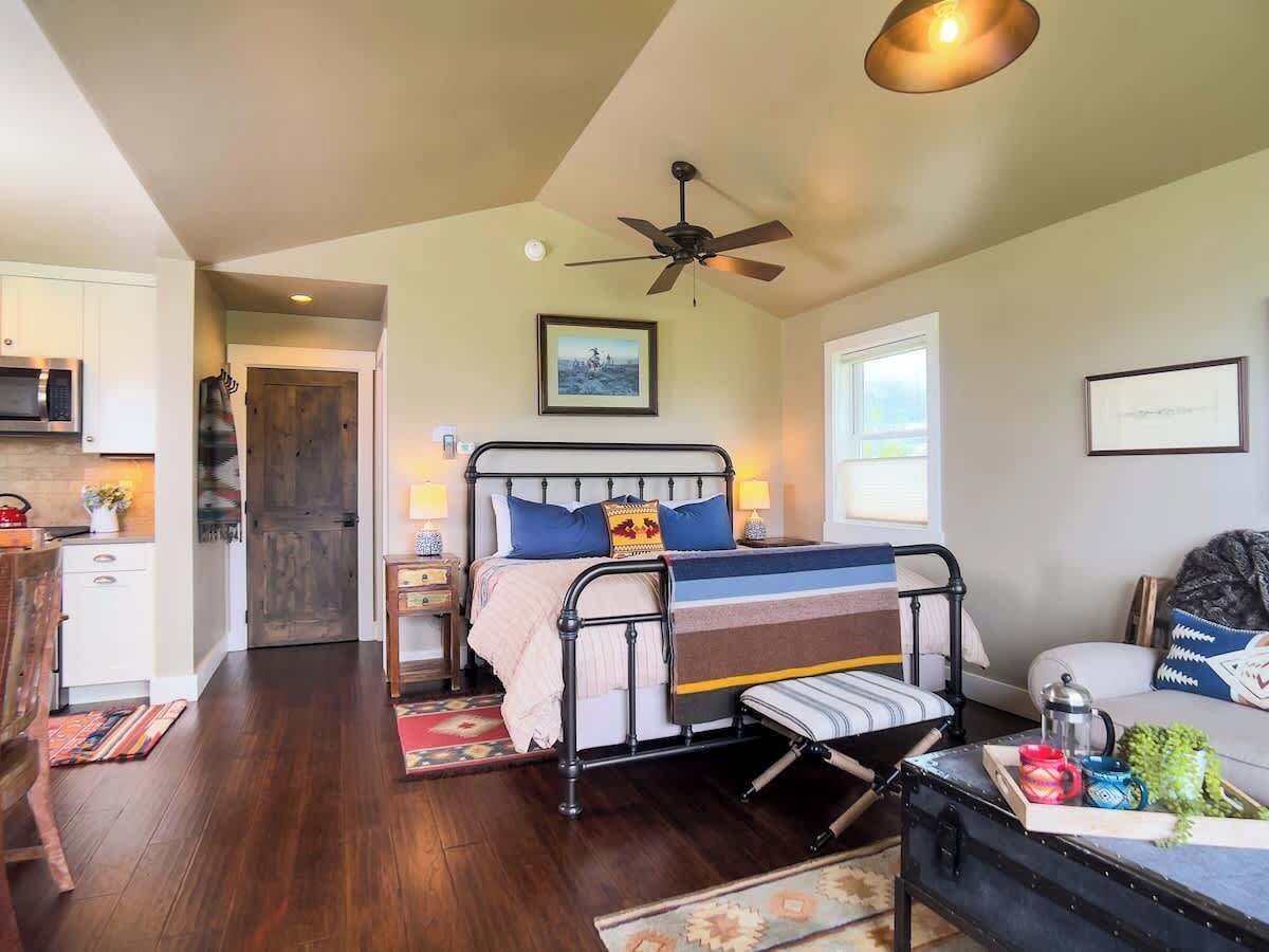 Iron/ironing board, travel crib, free WiFi, bed sheets