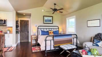 Iron/ironing board, travel crib, free WiFi, bed sheets