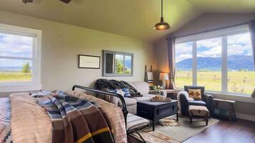 Silitysrauta/-lauta, vauvan matkasänky, ilmainen Wi-Fi, vuodevaatteet