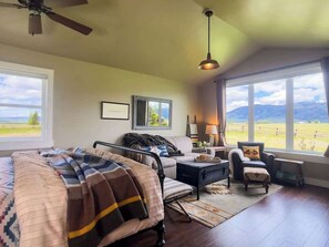 Iron/ironing board, travel crib, free WiFi, bed sheets