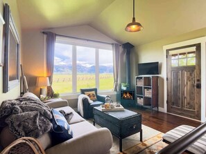 Smart TV, fireplace, stereo