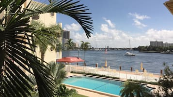 室外游泳池,恒温泳池