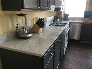 Fridge, microwave, oven, stovetop - Downtown-One-of-a-Kind Romantic Luxury Residence 5BR, 3BA Sleeps 10 to 12 (Charleston)