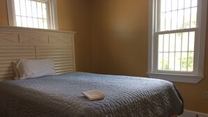 A bedroom with a bed, a window, and a wall. - Amazing view of Seneca Lake, close to wine trail and water activities (Geneva)