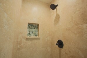 Combined shower/bathtub, hair dryer, towels, soap - Turtle Bay Condo: Hawaiian Style & Cozy! Permit: 2211-CCH-0078 (Kahuku)