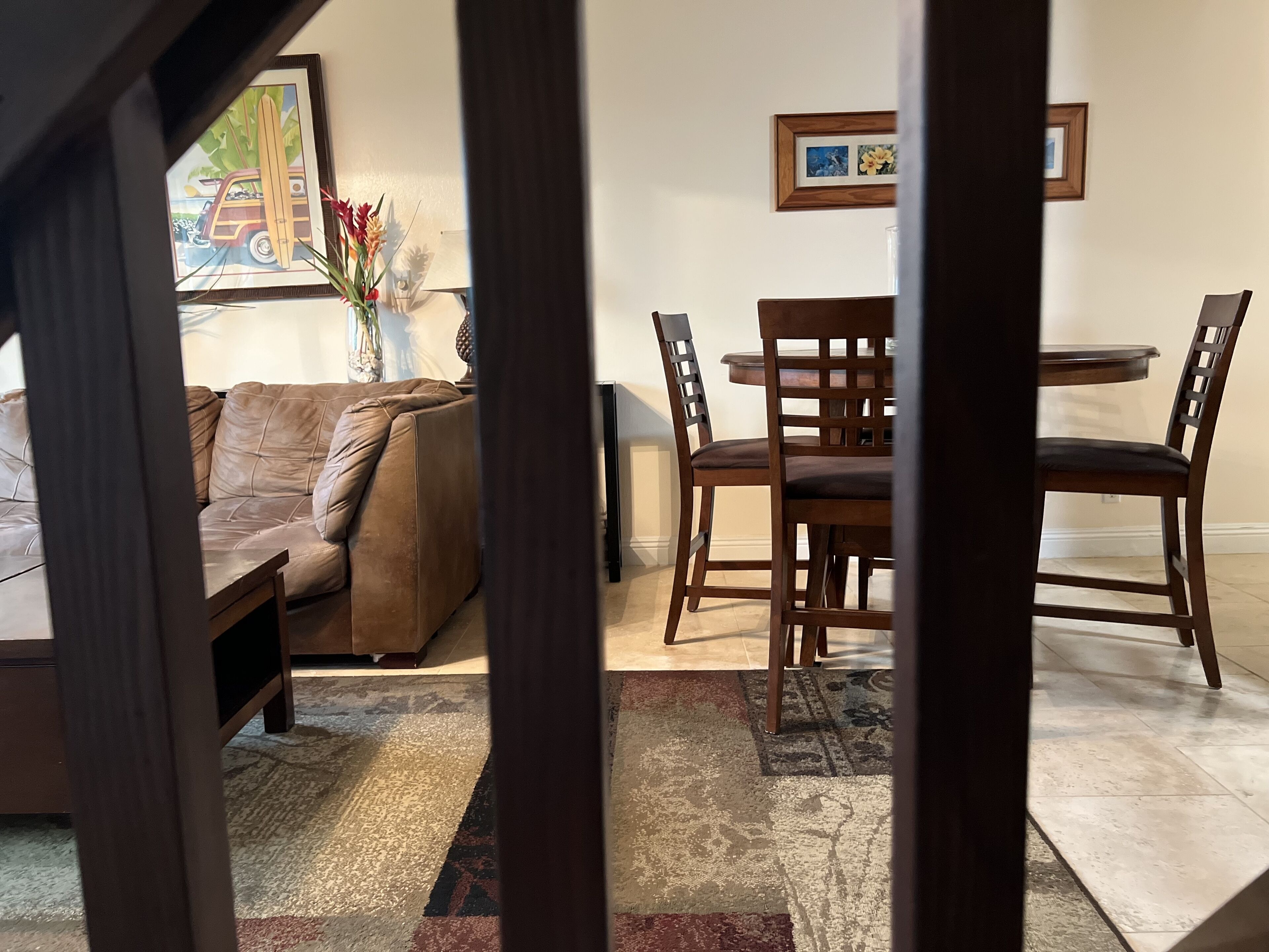 Smart TV, DVD player, books, offices