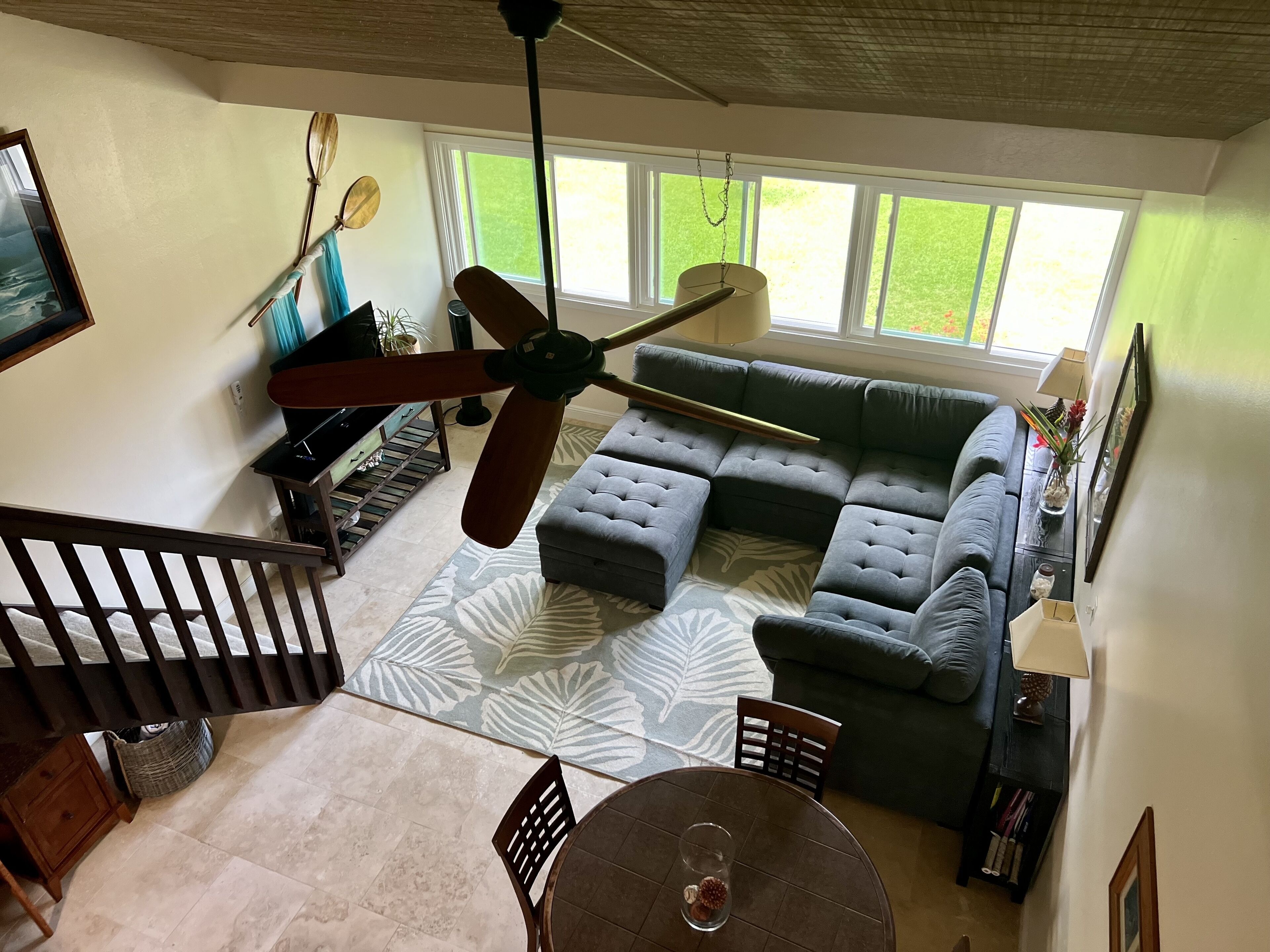 Smart TV, DVD player, books, offices