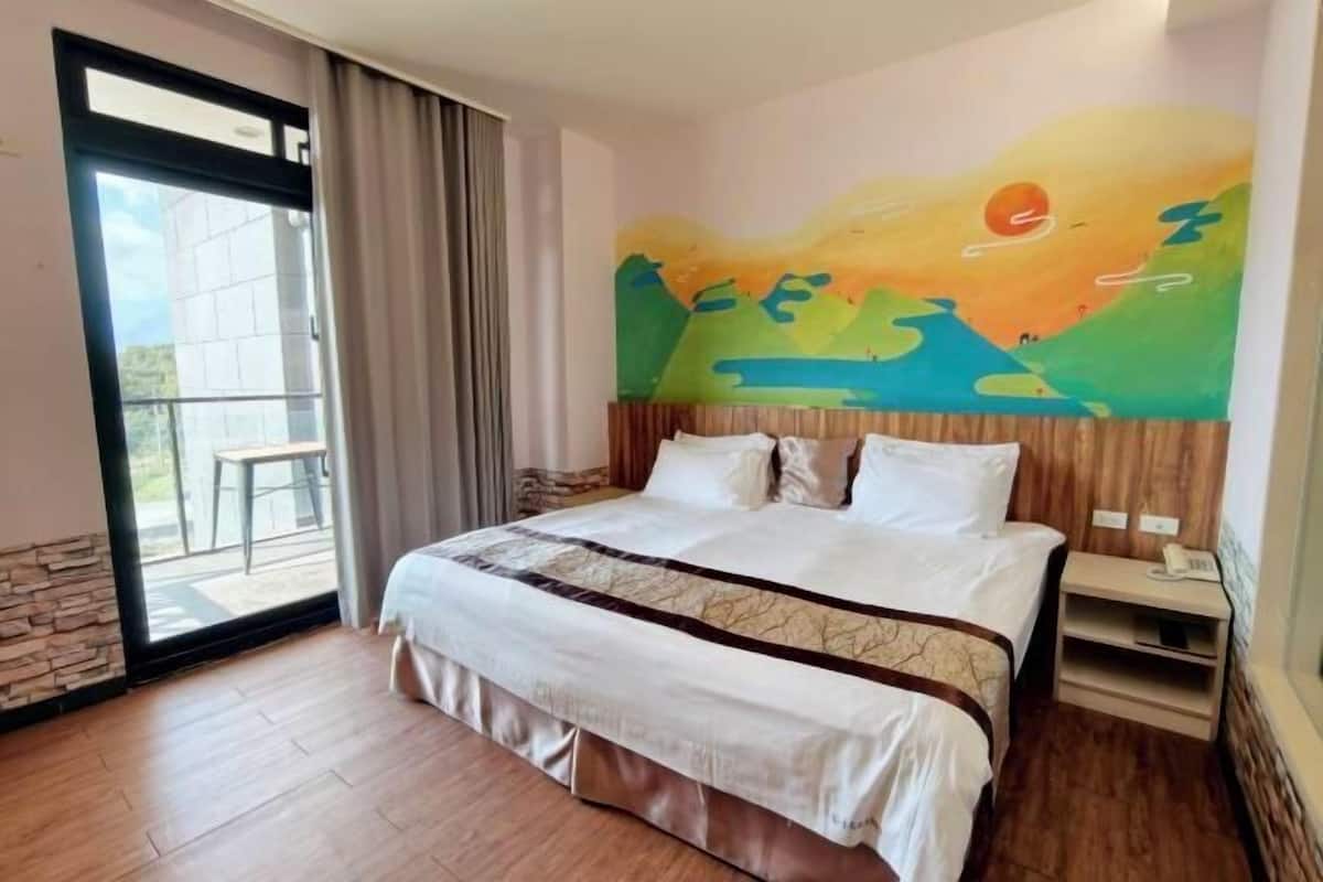 Blackout drapes, soundproofing, free WiFi, bed sheets