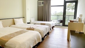 Superior-Dreibettzimmer, Balkon | Verdunkelungsvorhänge, schallisolierte Zimmer, kostenloses WLAN