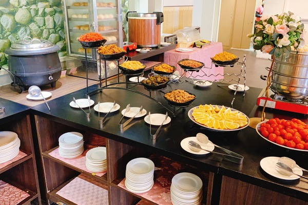 Free daily buffet breakfast
