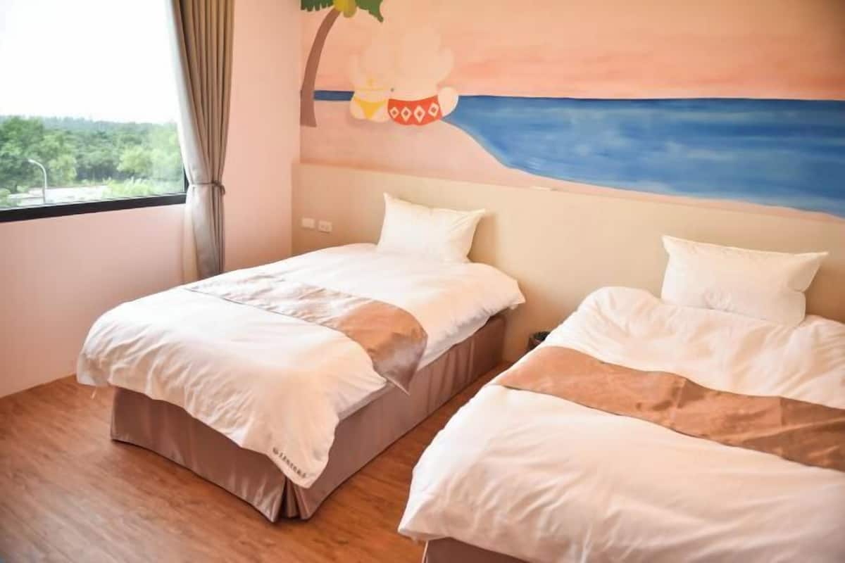 Cortinas blackout, insonorización, wifi gratis y ropa de cama