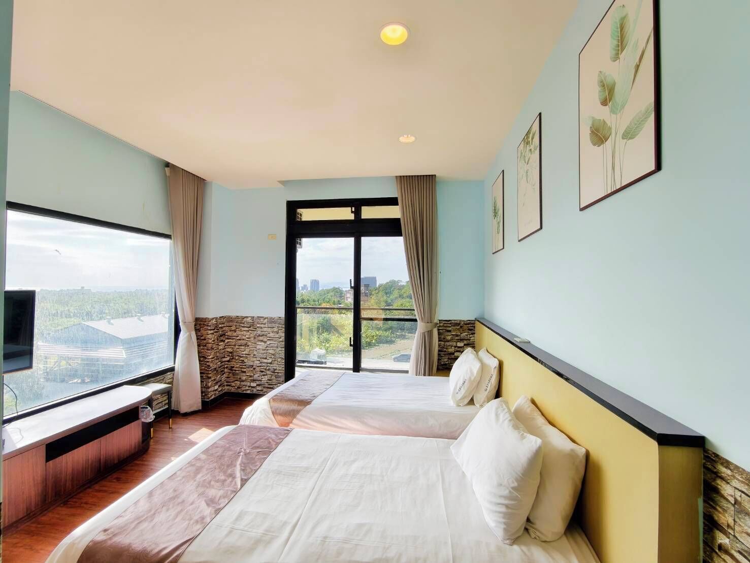 Luxury-Zweibettzimmer, Balkon | Verdunkelungsvorhänge, schallisolierte Zimmer, kostenloses WLAN