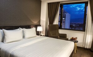 高級客房 (Without Balcony) | 迷你吧、客房內保險箱、書桌、遮光布/窗簾