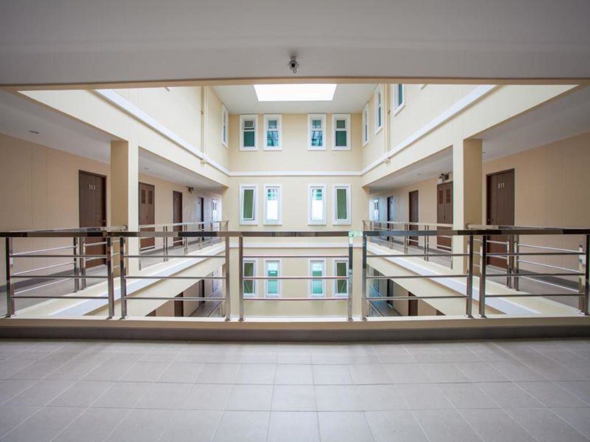 المنشأة من الداخل