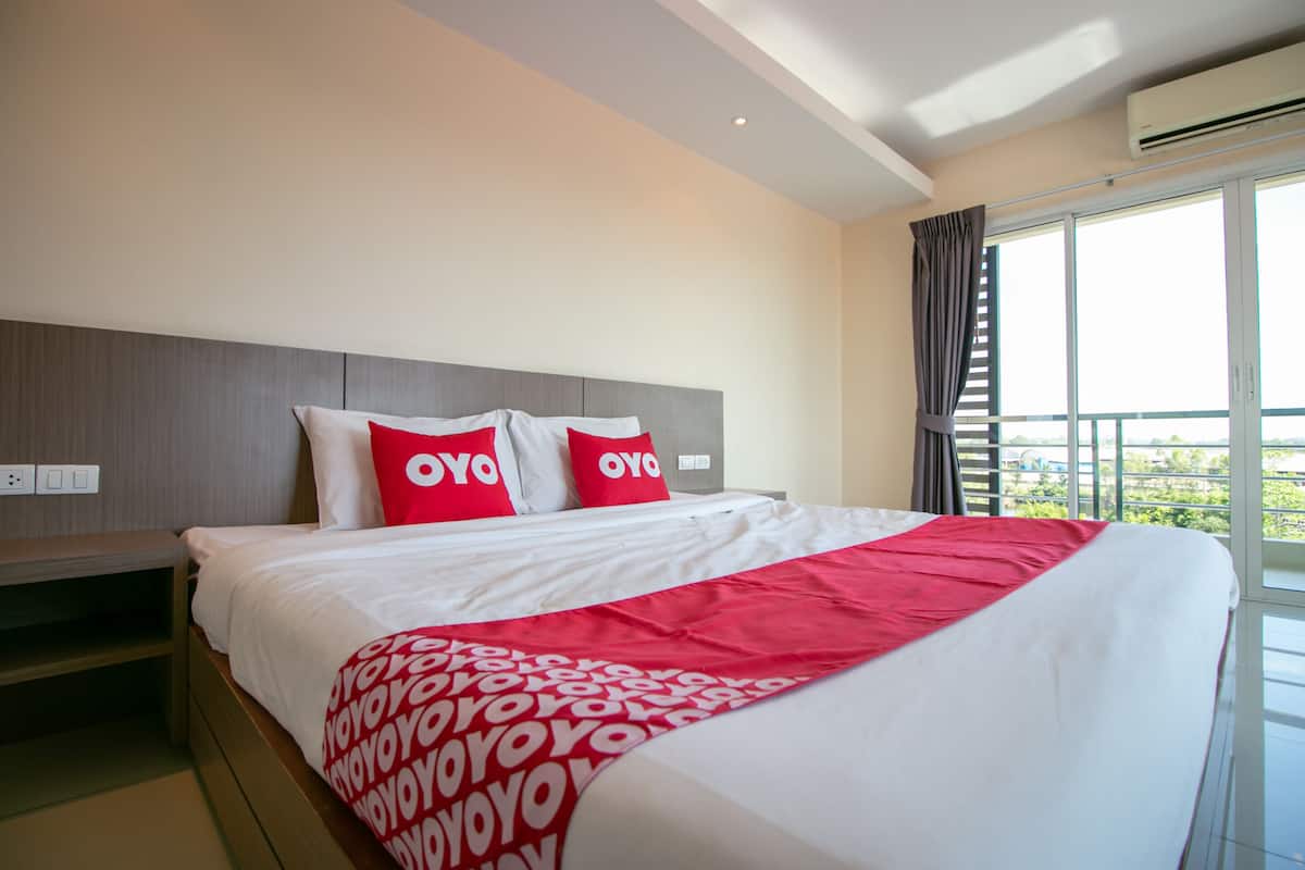 Superior Double Room | Desk, WiFi (free), bed sheets