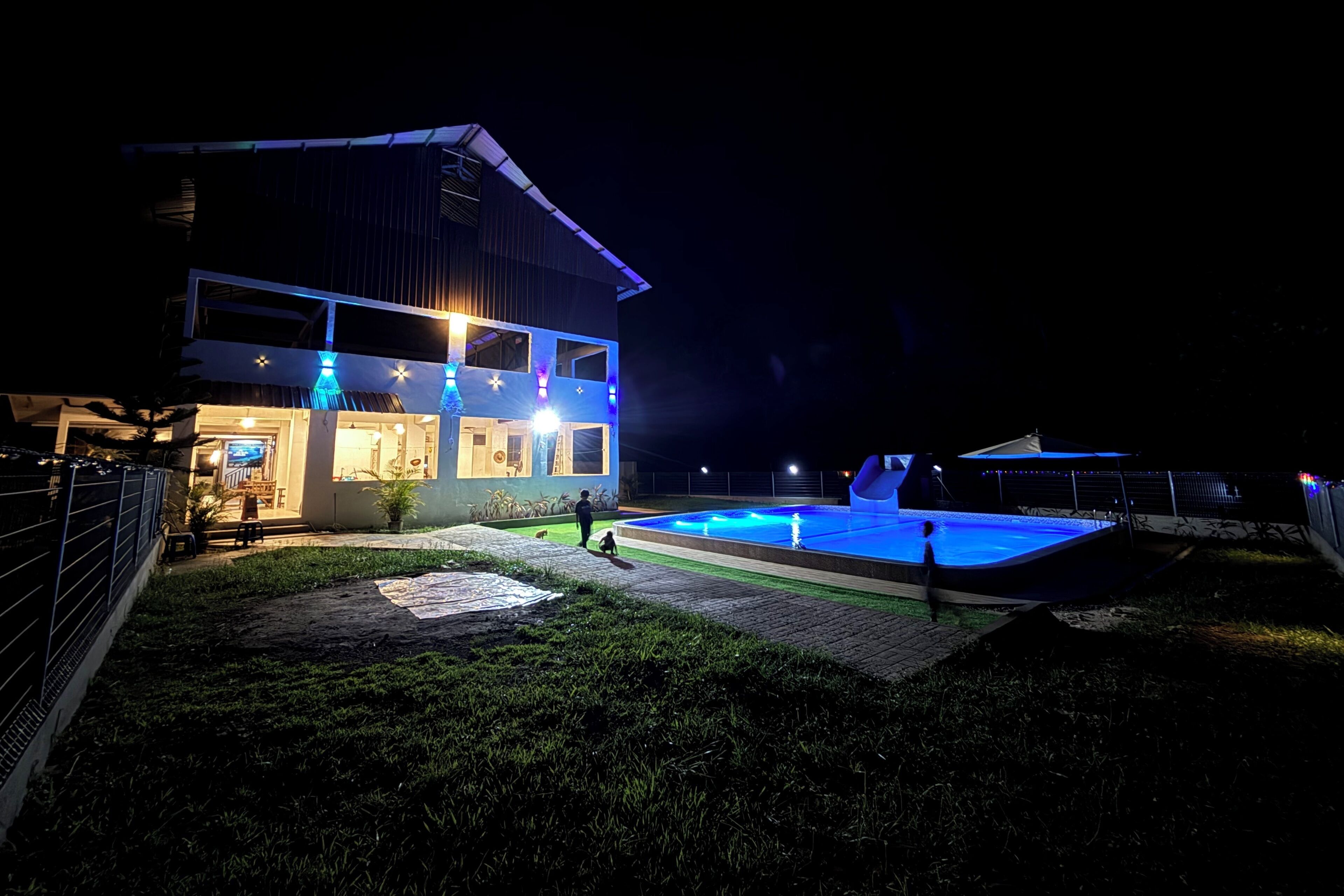 Kolam renang outdoor