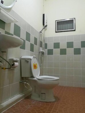 3-Bedroom Holiday Home | Salle de bain | Douche, articles de toilette (gratuits), serviettes fournies