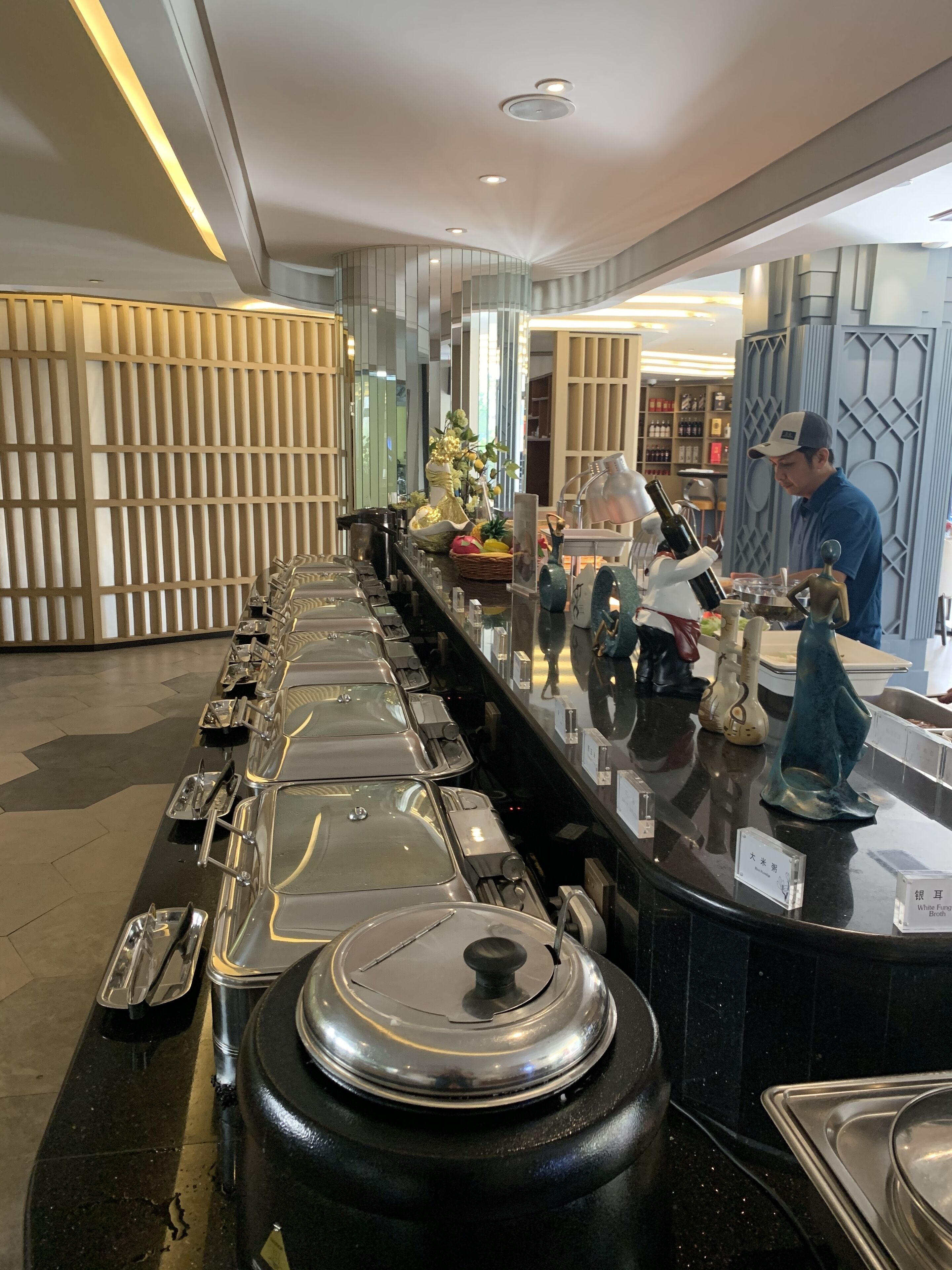 daily buffet breakfast (cny 48 per person)