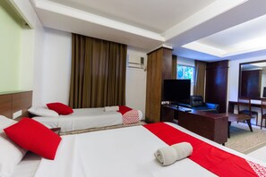 Suite Triple Room | Desk, free WiFi, bed sheets - OYO 258 Chito’s Hotel (Iloilo)