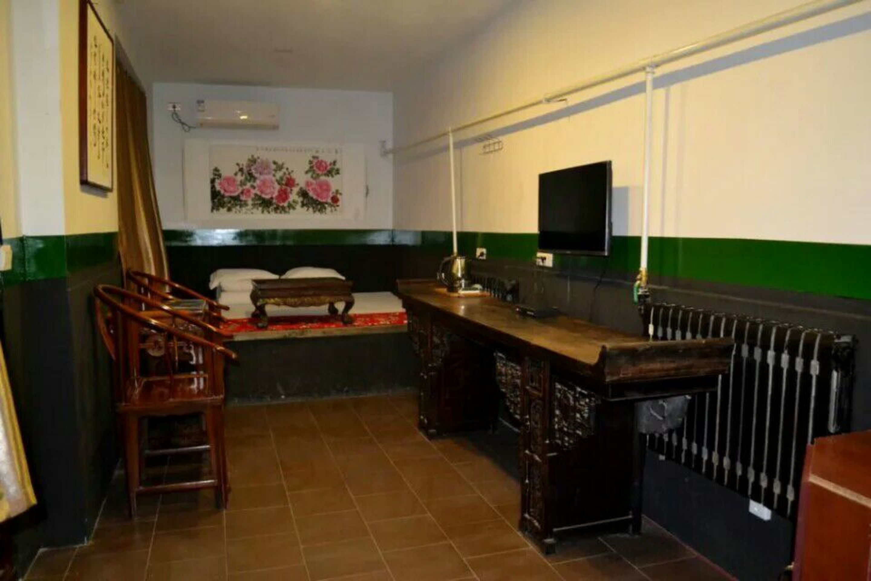 Family Room (Kang Bed) | Desk, blackout curtains, free WiFi