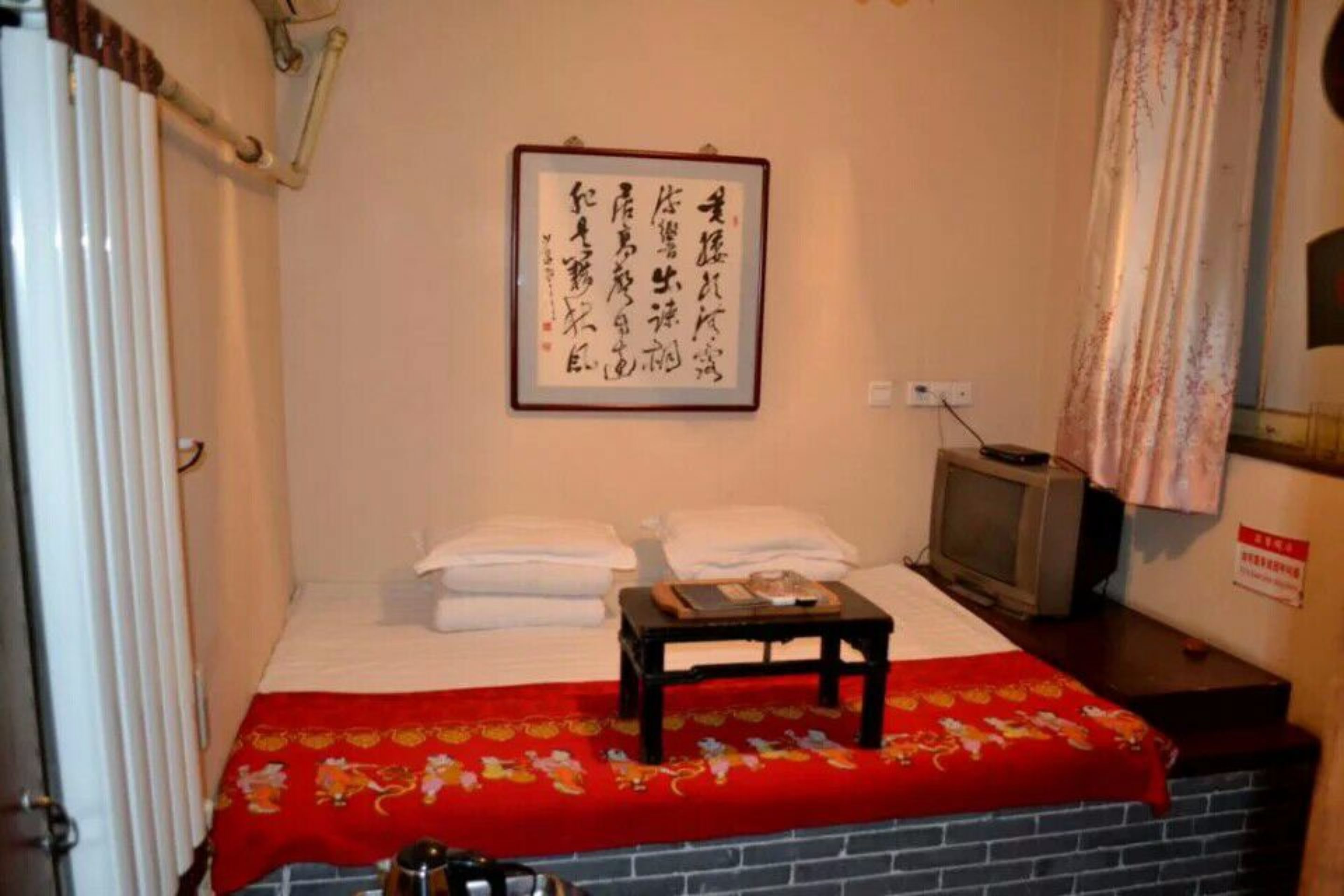 Economy Room (Kang Bed) | Desk, blackout curtains, free WiFi