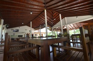 Lunch and dinner served, international cuisine