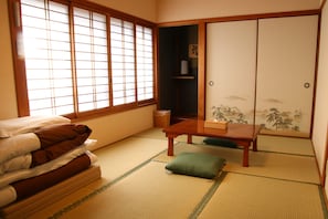 Tavanomainen huone, jaettu kylpyhuone (Japanese Style) | Untuvapeitot, ilmainen Wi-Fi, vuodevaatteet