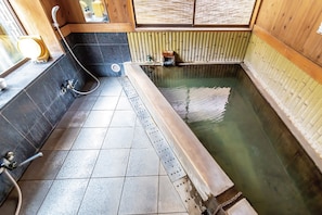 Shared bathroom - J-Hoppers Kumano Yunomine Guesthouse - Hostel (Tanabe)