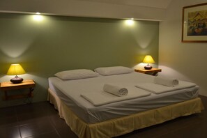 ชาเลท์ | มินิบาร์, ตู้นิรภัยในห้องพัก, โต๊ะทำงาน, ห้องเก็บเสียง