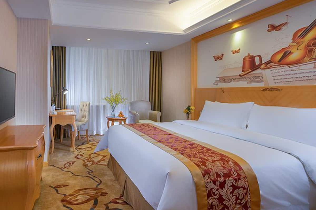 Superior Double Room | Desk, blackout curtains, iron/ironing board, rollaway beds