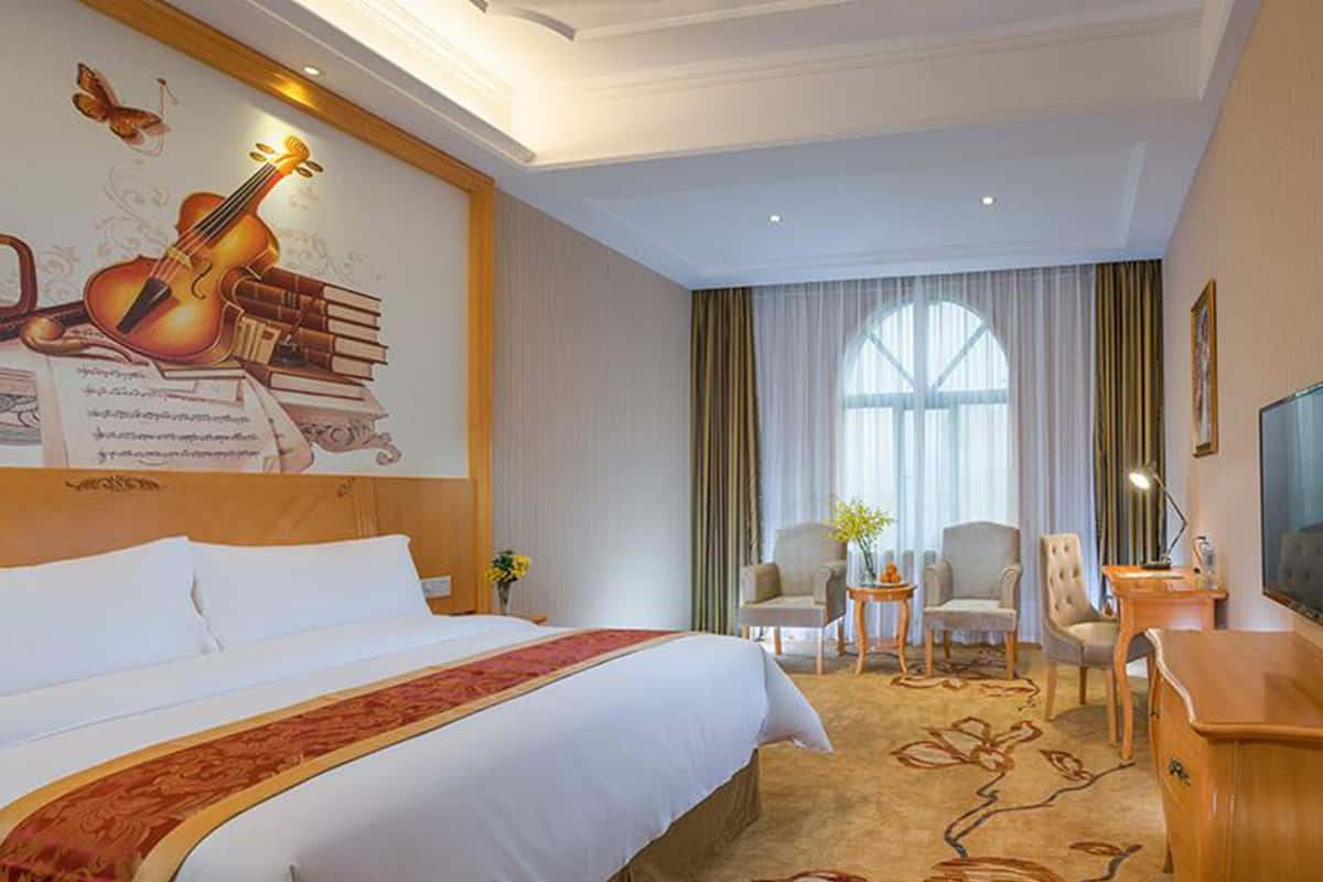 Deluxe Double Room | Desk, blackout curtains, iron/ironing board, rollaway beds